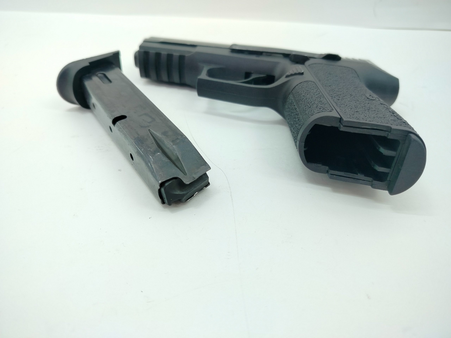 Охолощенный СХП пистолет Retay S2022 (Sig Sauer) 9mm P.A.K